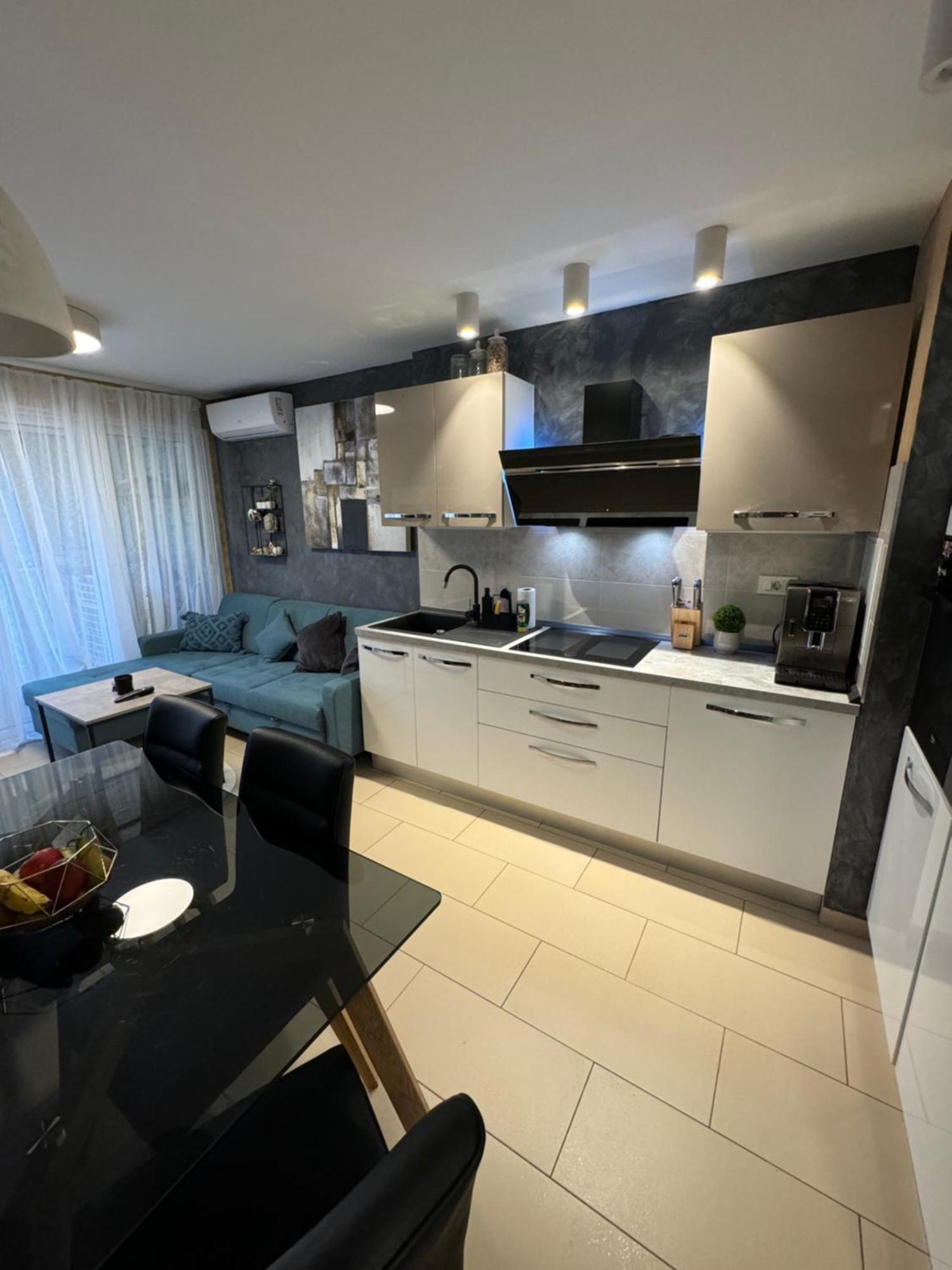 Apartment Astra With Private Parking Split Eksteriør bilde
